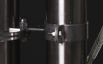 Távtartó bilincs az oszlop és hűtő közé 