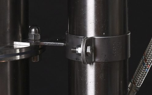 Távtartó bilincs az oszlop és hűtő közé 