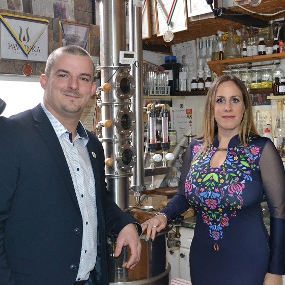 Az illatok és zamatok különleges világába vezetett be perkátai műhelyében Pavlicsek Csaba
